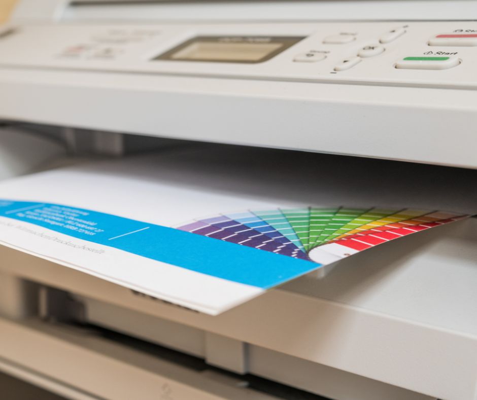 drukarka drukuje w kolorze